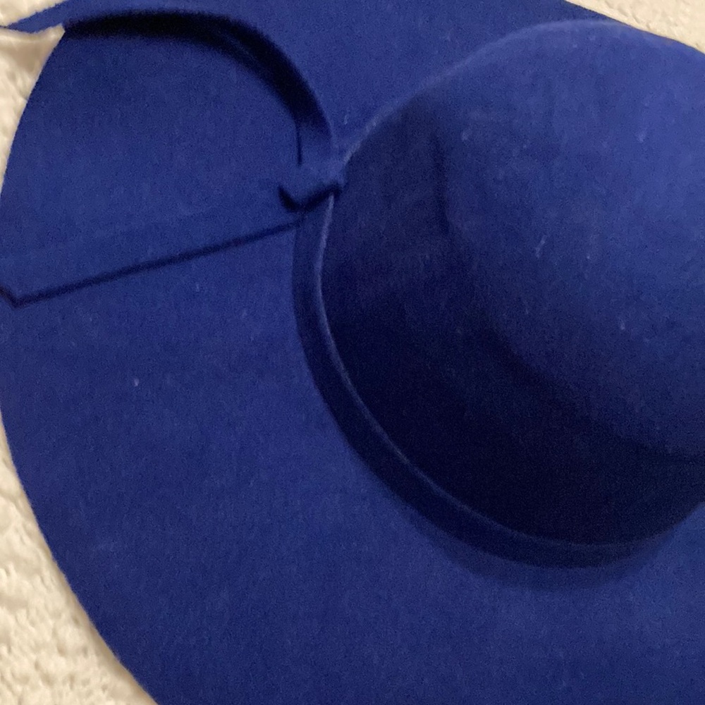 Floppy wool hat.